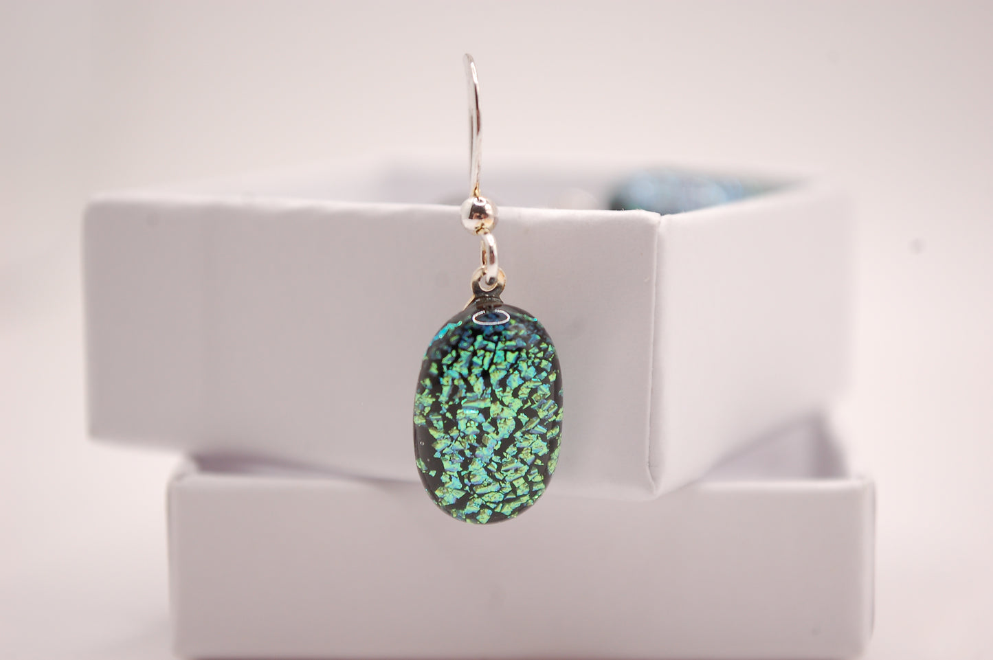 Par Örhängen - Dichroic Glas - Grön - Silver - Marianne Degener