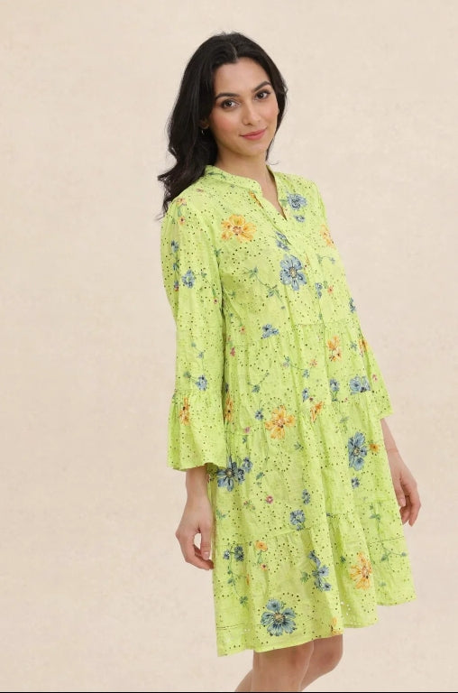 Klänning m. blommönster i 100 % bomull : Lime