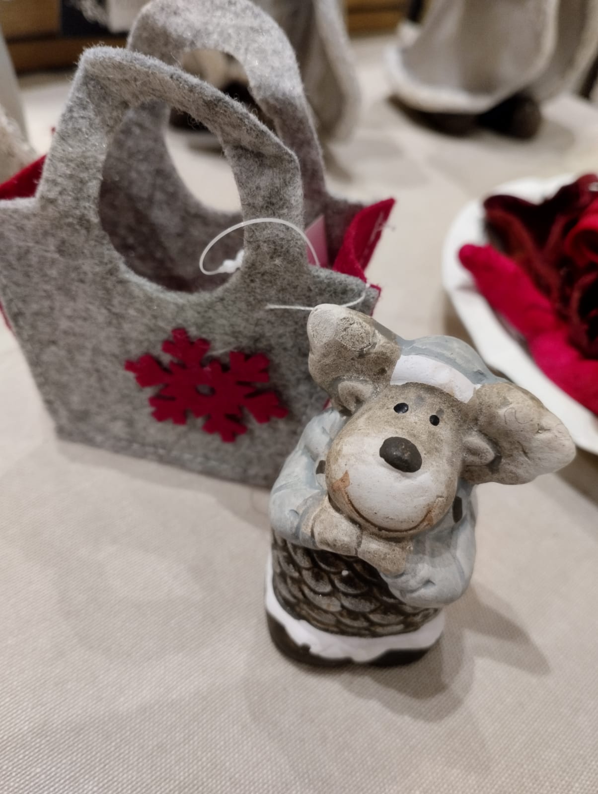 Juldekoration - Älg i grå tygpåse