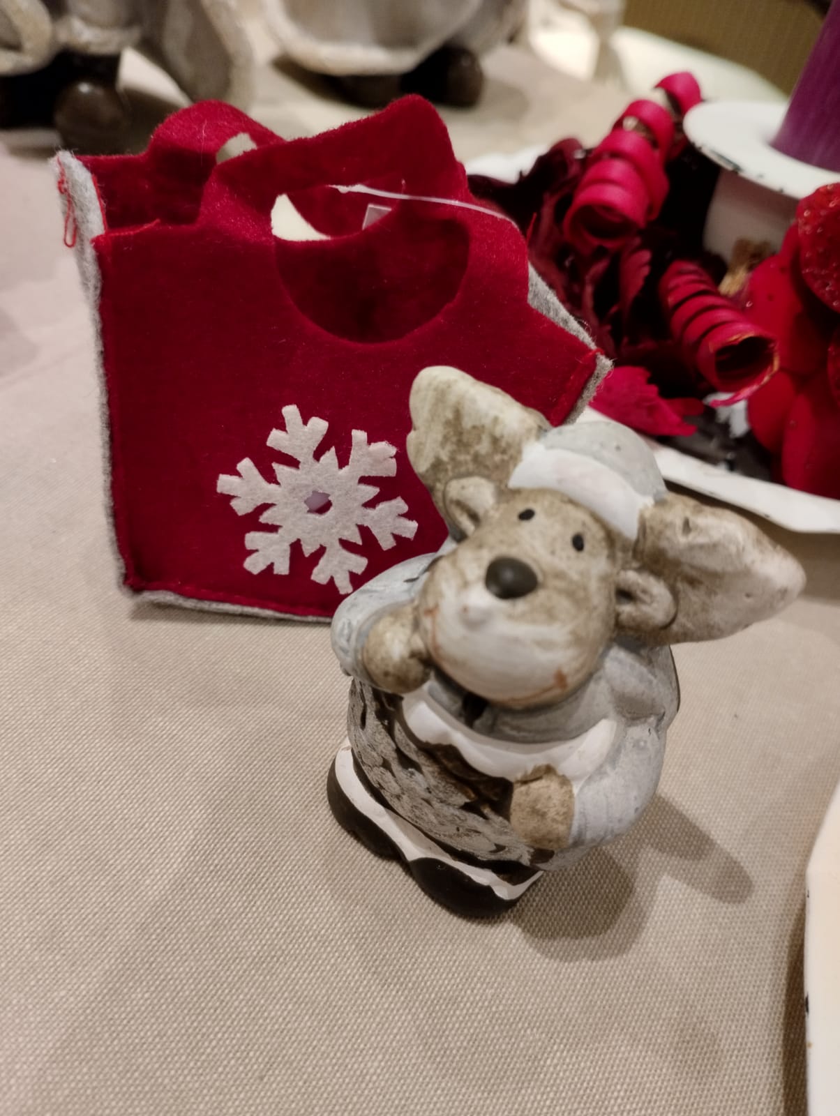 Juldekoration - Älg i röd tygpåse
