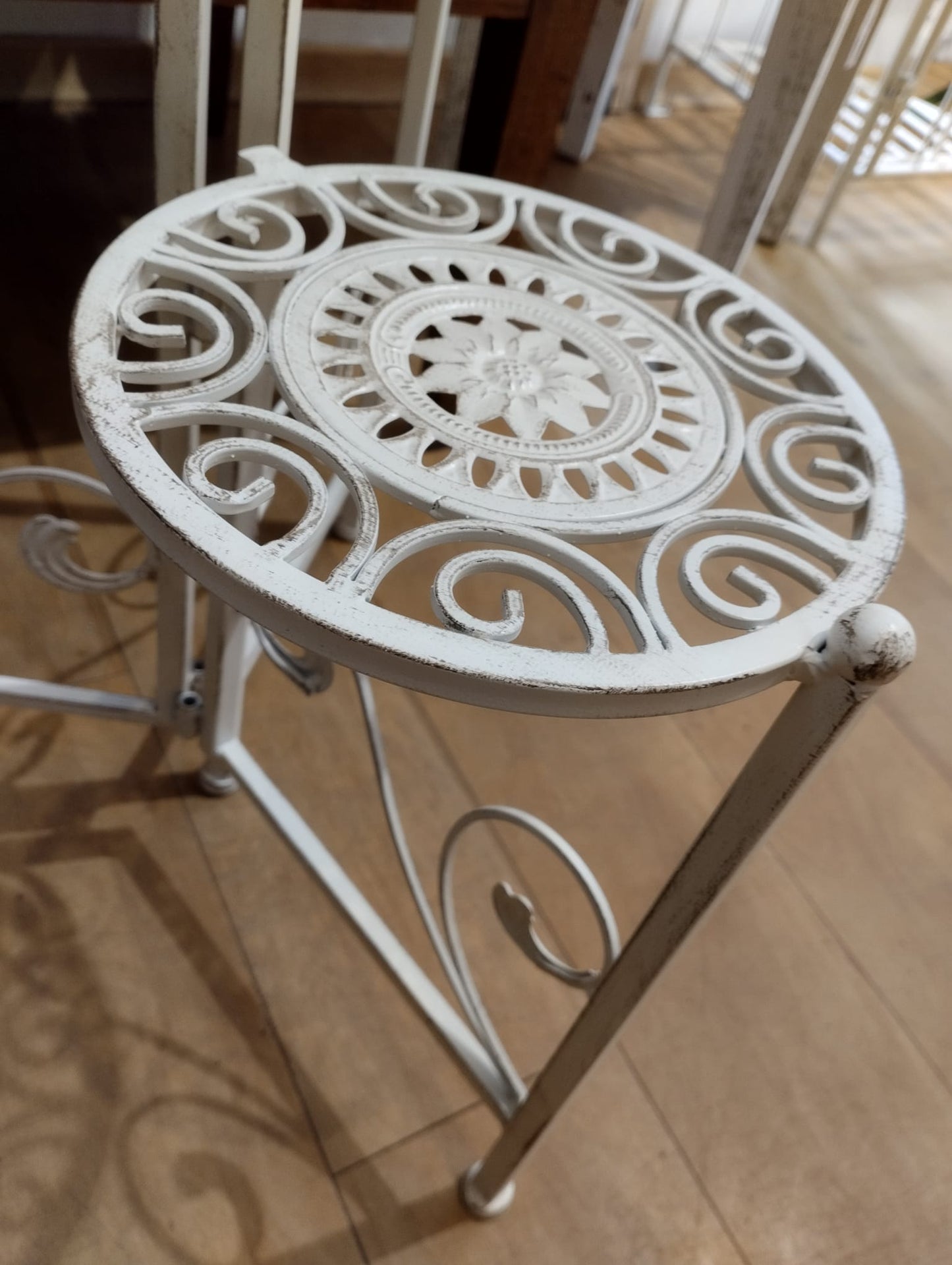 Blombord / Piedestal i smide - Antik Vit - H 67cm