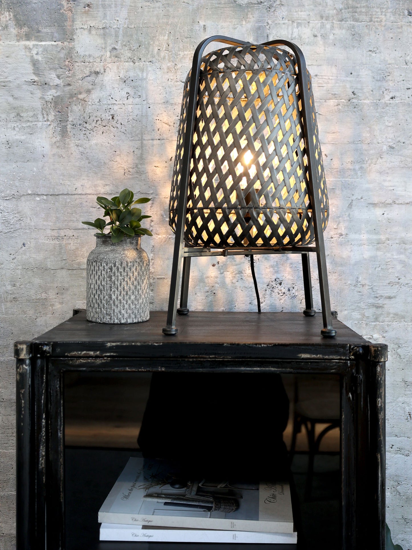 Bordslampa - Korg Lampa - 45 cm - Järn