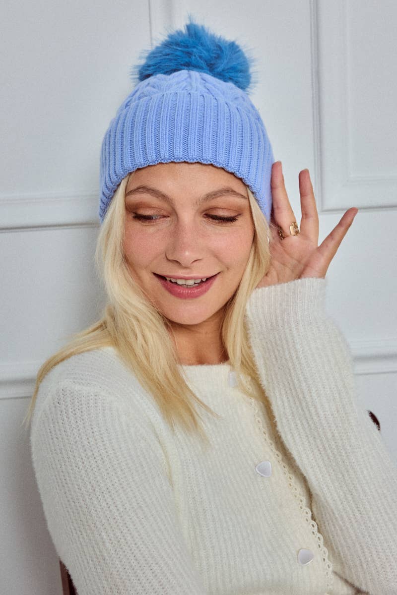 Flätad mössa med tofs: Blå - 30% Ull