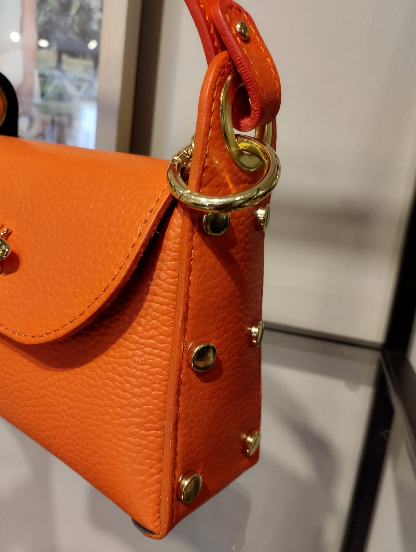 Handväska i orange - Äkta läder - Tillverkad i Italien - Ord. Pris 1495:-