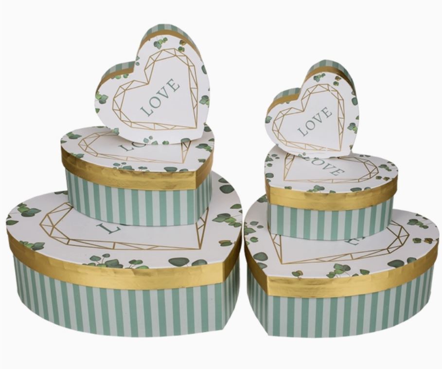 Presentbox Hjärta i kraftpapper - LOVE - olika storlekar