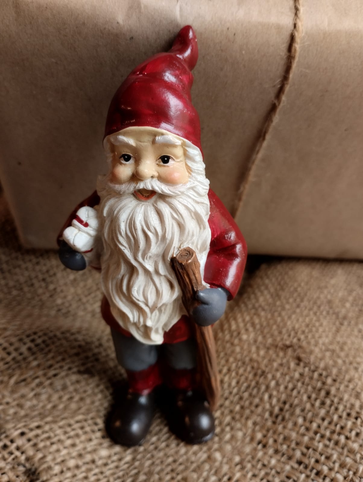 Tomte med paket - 14cm