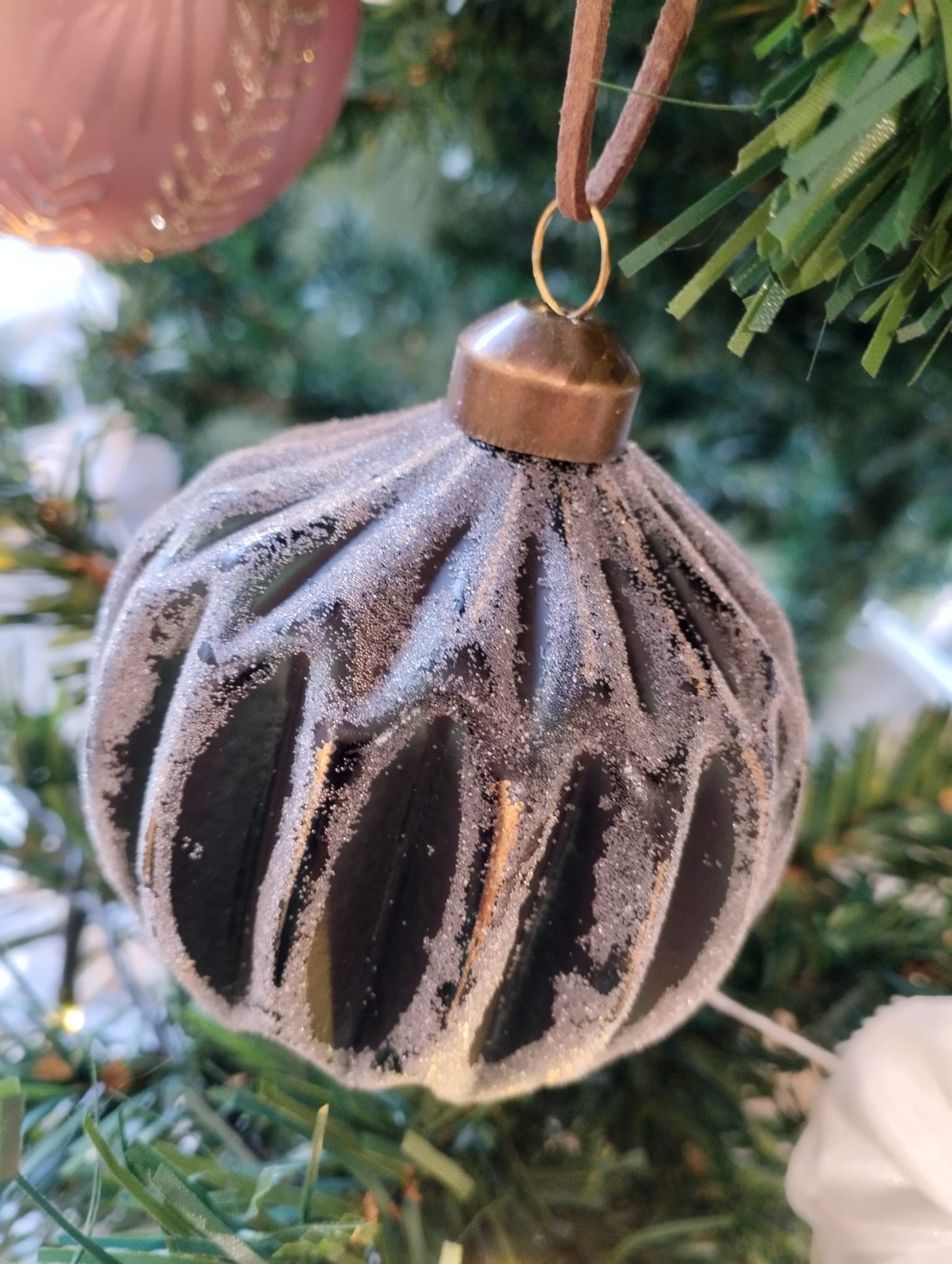 Julpynt - Julkula - Kula med Snöglitter