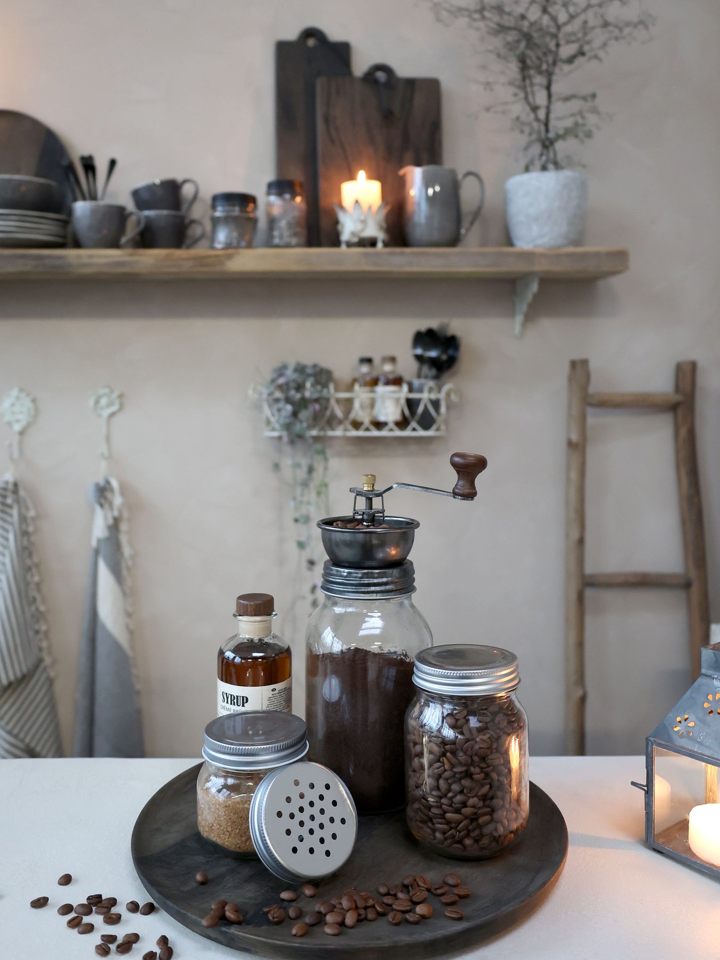 Modern Kaffekvarn med Lock