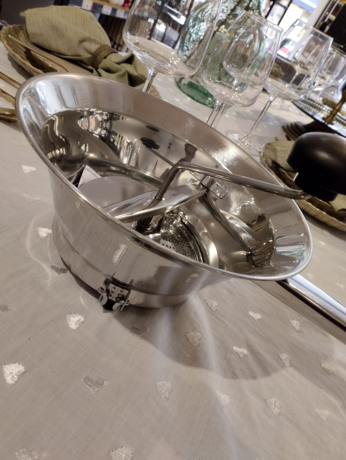 Grönsakskvarn i rostfritt stål – 24 cm – från Fackelmann