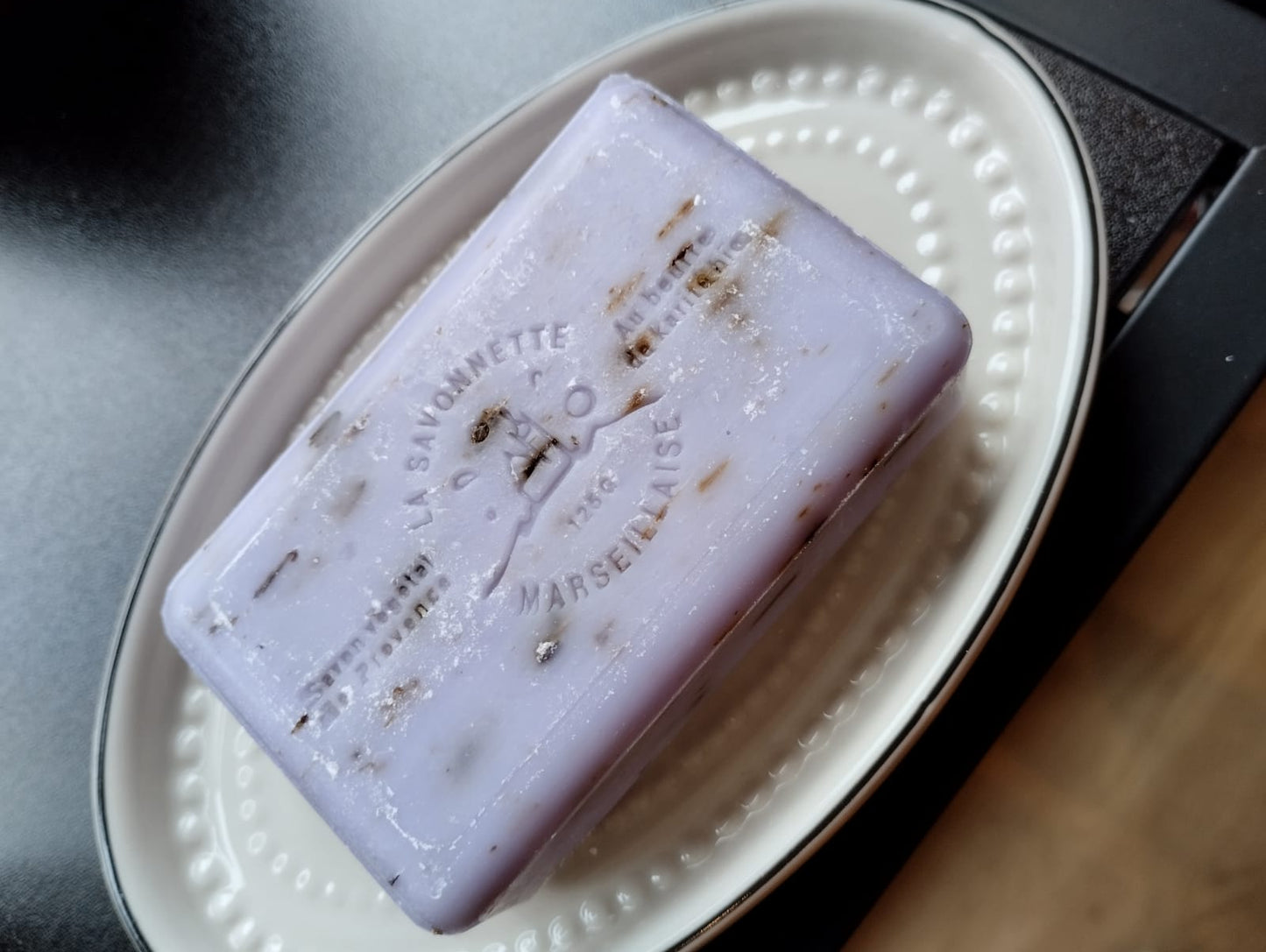 Tvål med doft av lavendel. Mått: 8,5 x 5,5 x 2,5cm 125g