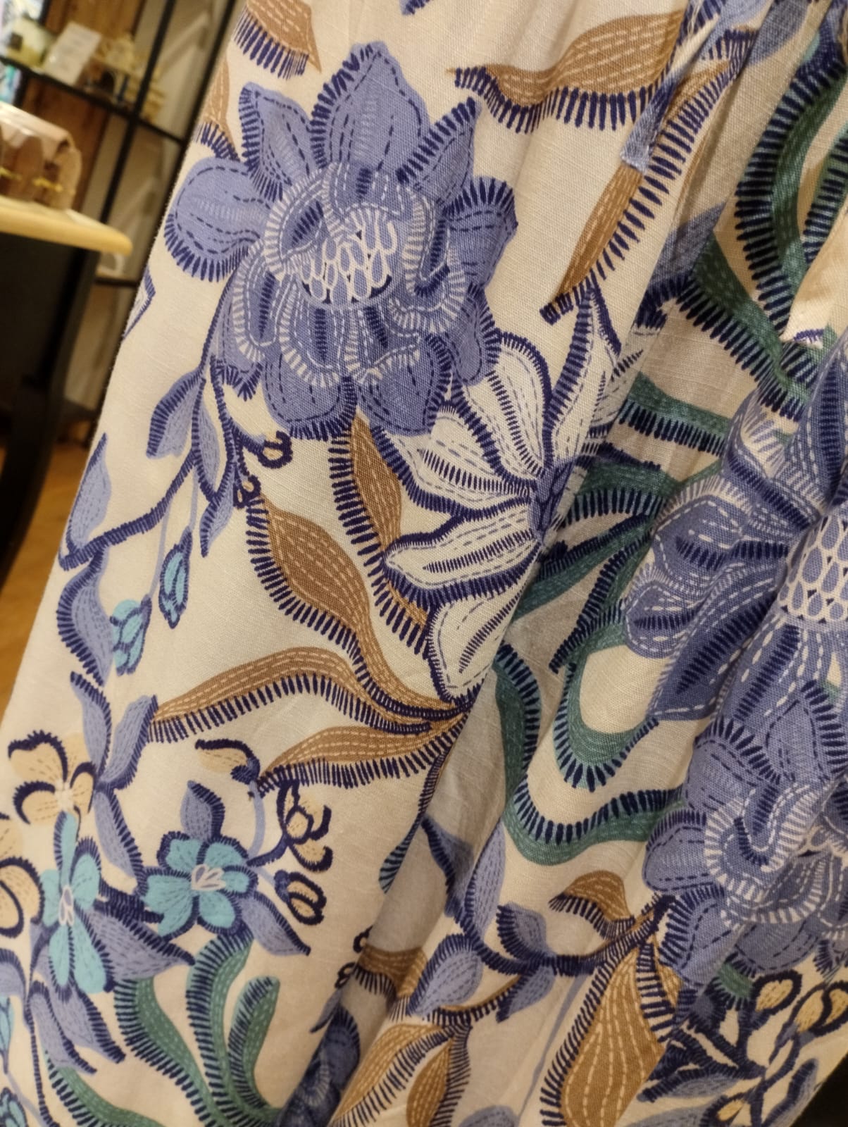 Blå blommiga byxor med fickor - M/L - 952-7