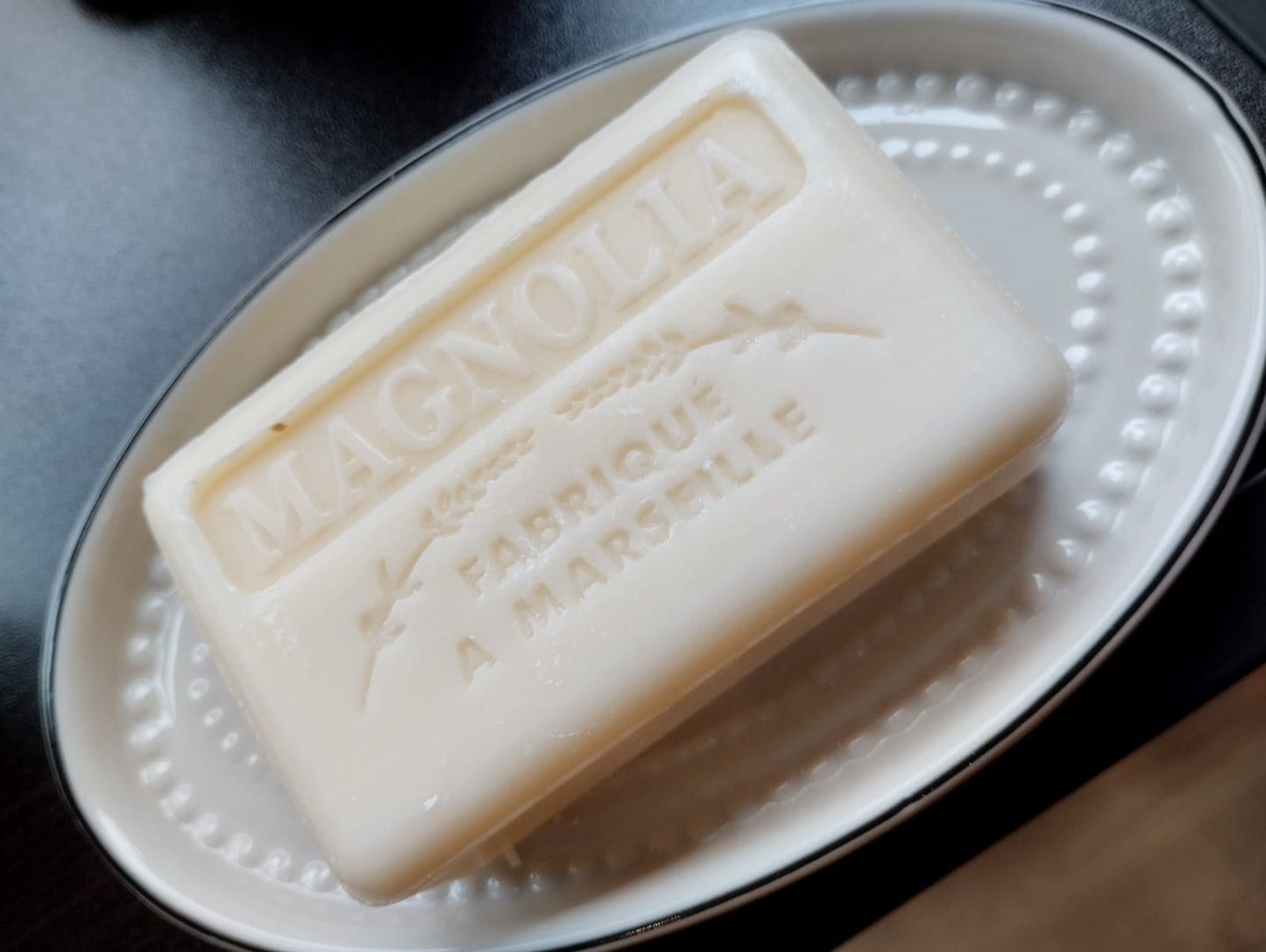Tvål med doft av magnolia. Mått: 8,5 x 5,5 x 2,5cm 125g