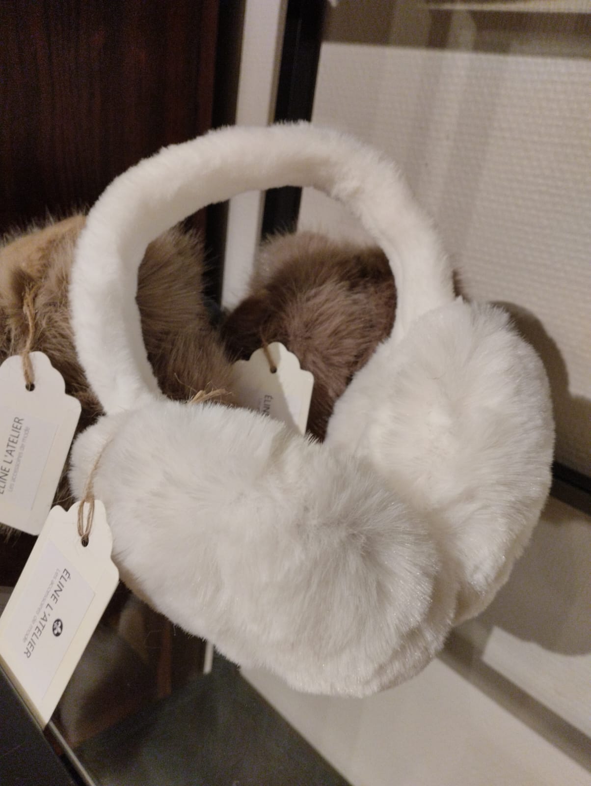 Öronskydd i fuskpäls: Vit