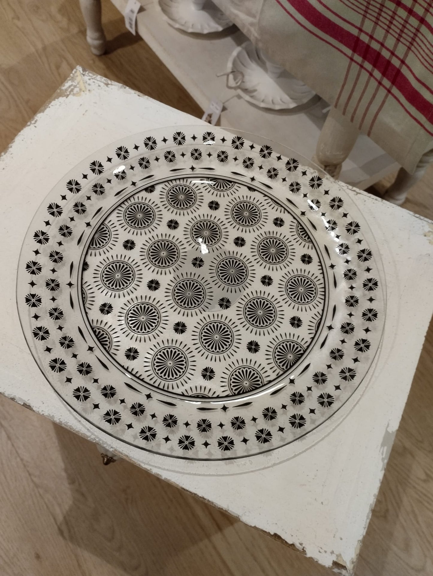 Serveringsfat i glas - Svart Mönster - Diameter 31cm