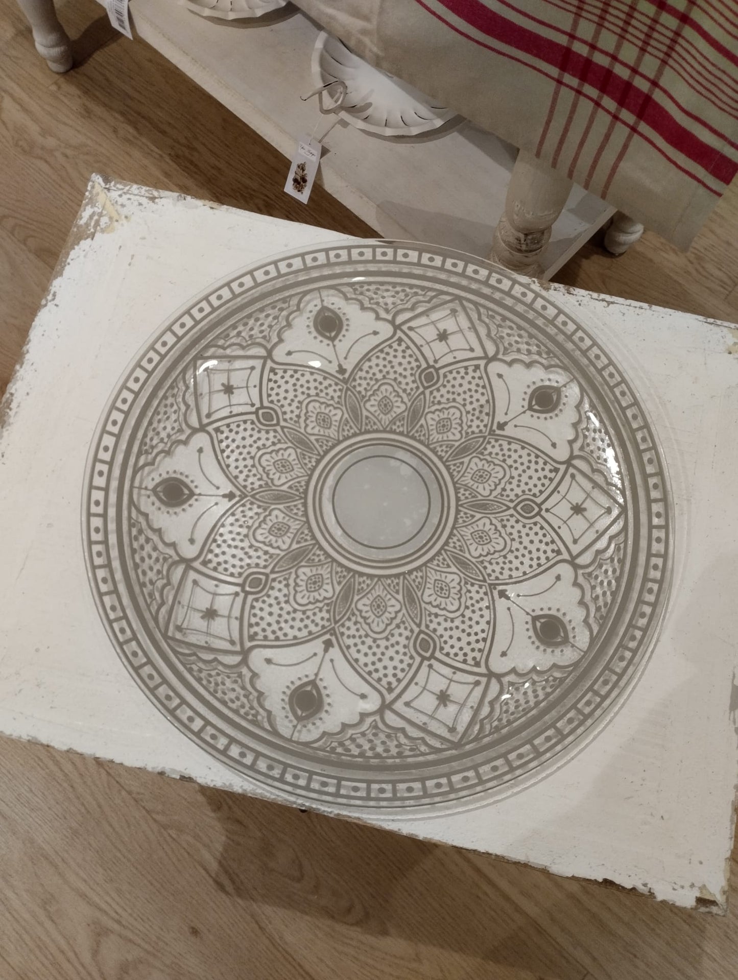 Serveringsfad i glas - Grå mønster - Diameter 31 cm