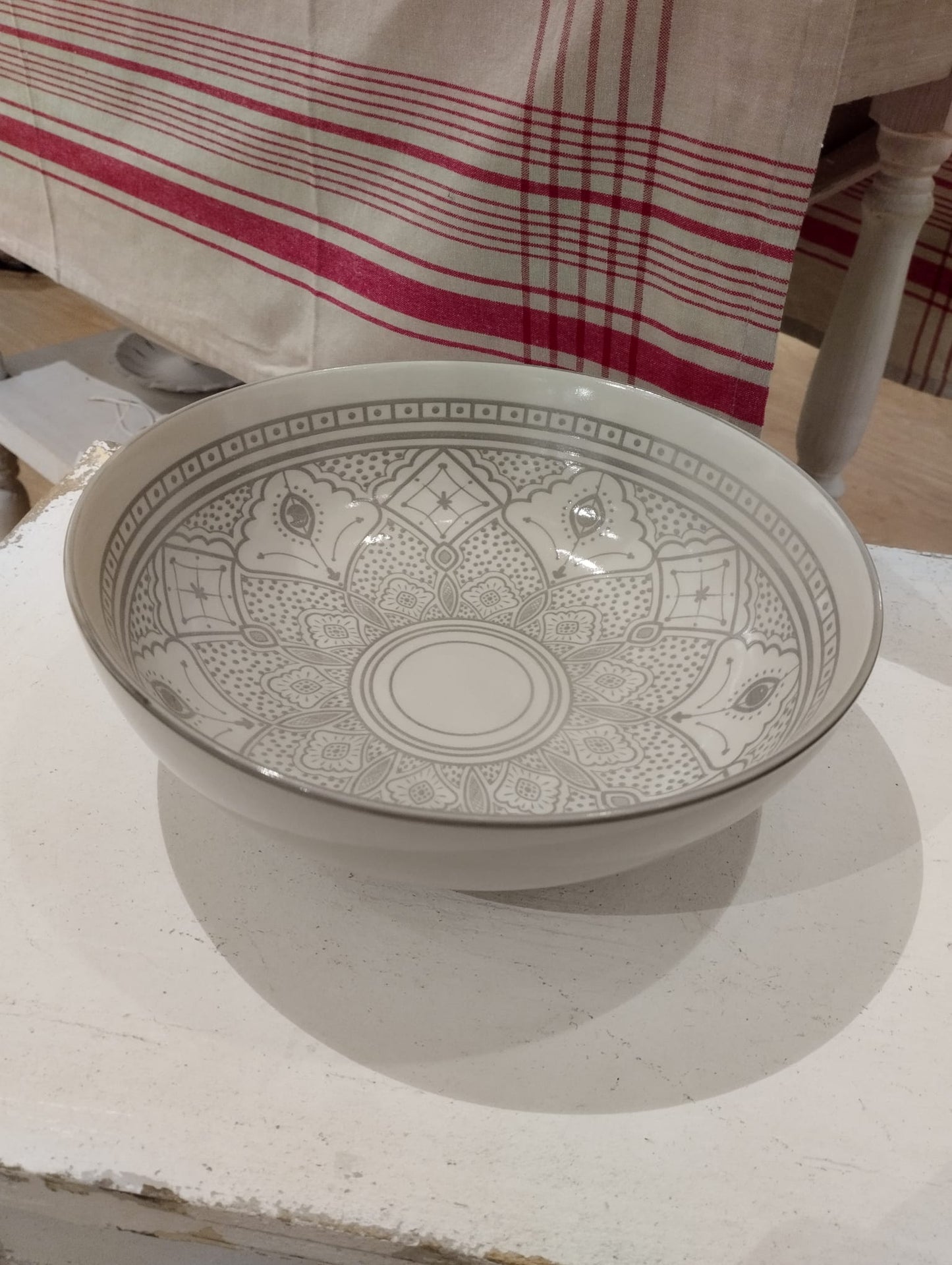 Serveringsskål - Vit/Sand - Stor Salladskål - Diameter 24cm