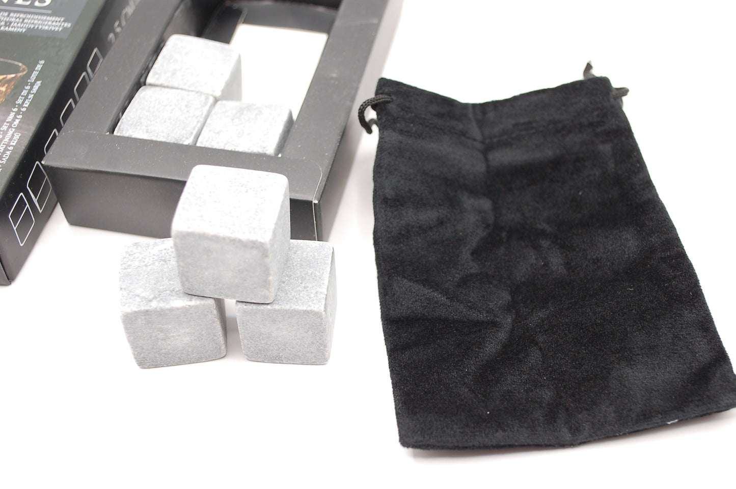 Iskuber av basalt sten - Kylande stenar