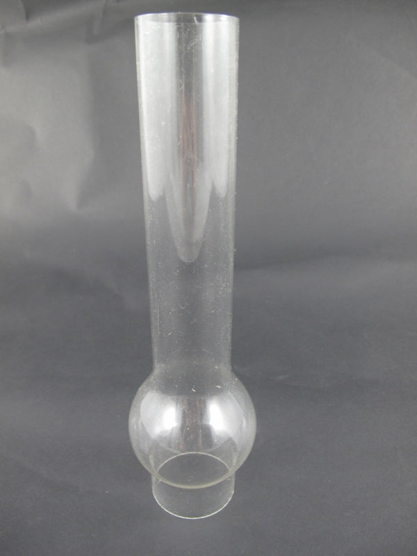 Brännarrör / Glasrör i klart, härdat glas som reservdel till fotogenlampa. Brännarröret mäter cirka 79 mm. Material: Glas Färg: Transparent Storlek: Ø 7,9 x H 32 cm