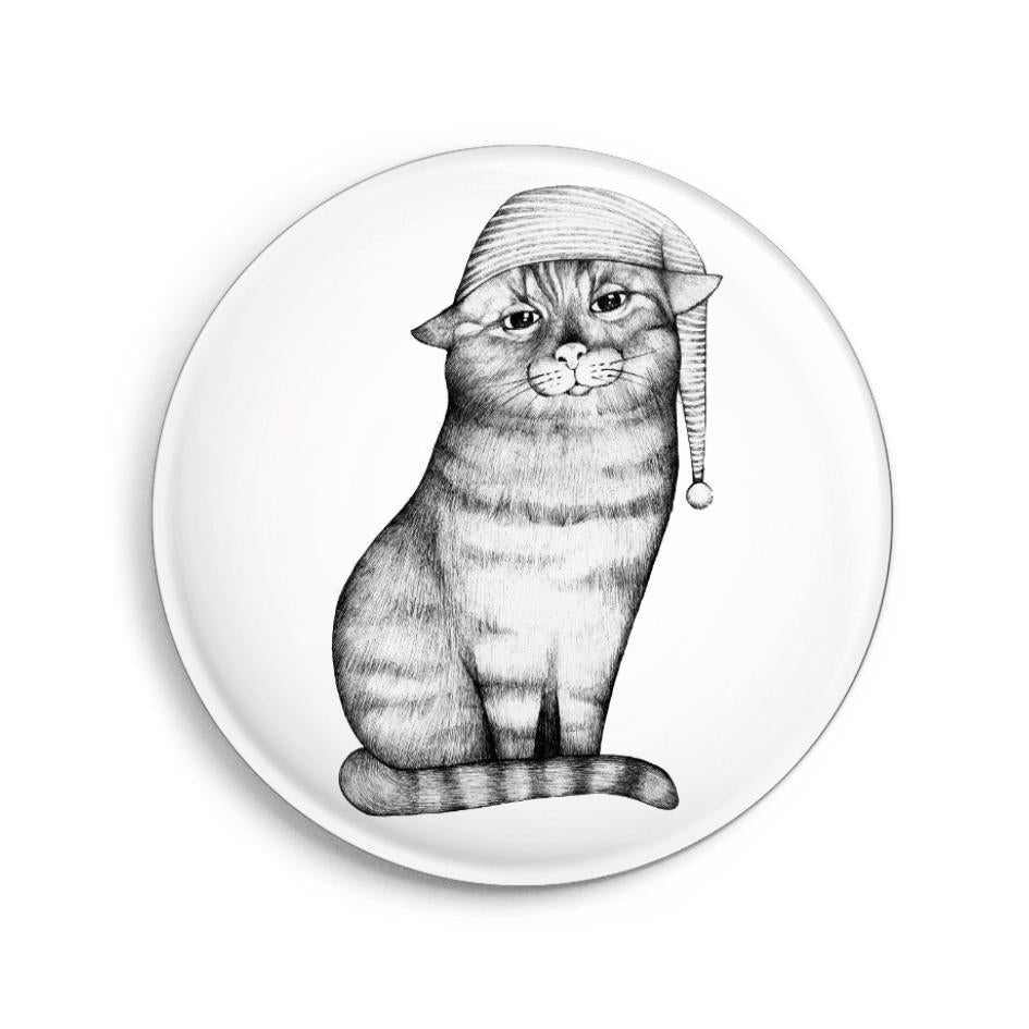 Kylskåpsmagneter ger ditt kylskåp och andra metalliska ytor en personlig touch. Häng upp "kom-ihåg-lappar" och barnens teckningar eller något annat. Vi har olika design. Mått: ca 56mm Desgin & Produktion: Tyskland