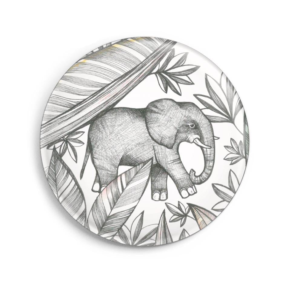 Kylskåpsmagneter ger ditt kylskåp och andra metalliska ytor en personlig touch. Häng upp "kom-ihåg-lappar" och barnens teckningar eller något annat. Vi har olika design. Mått: ca 56mm Desgin & Produktion: Tyskland