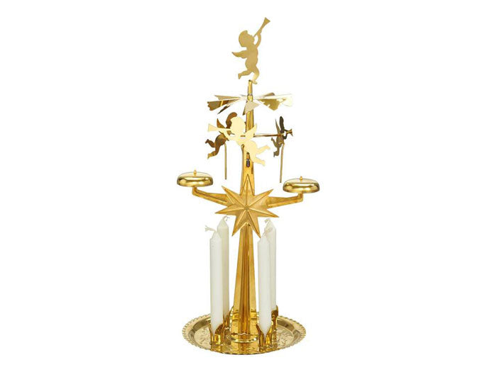 Klassiskt änglaspel i mässingsfärg med 4 tillhörande ljus att tända & låta snurra i jul. 4 st ljus ingår i förpackningen. Änglaspelet är gjort i guldpläterad stål. Svensk design av Eric Boberg sedan år 1948. Bra presenttips som julgåva. Storlek: H 28cm ; Bas 12cm