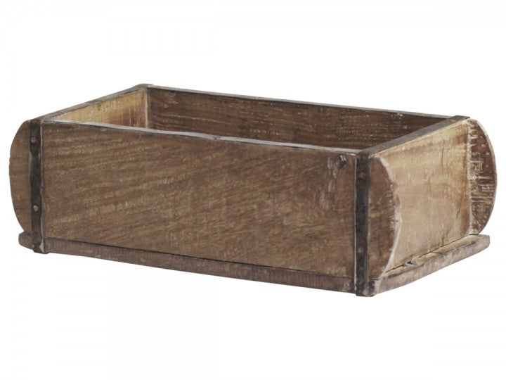 Gammal Murstensform med metallbeslag. Varje låda är unik. Mått: L 30 cm, B 15 cm, H 10 cm Material: Trä /Metall. OBS: Detta är en unik produkt, storlek och utseende kan variera lite. Original tegelformar som har använts i tegelindustrin i många år får nu ett nytt liv.