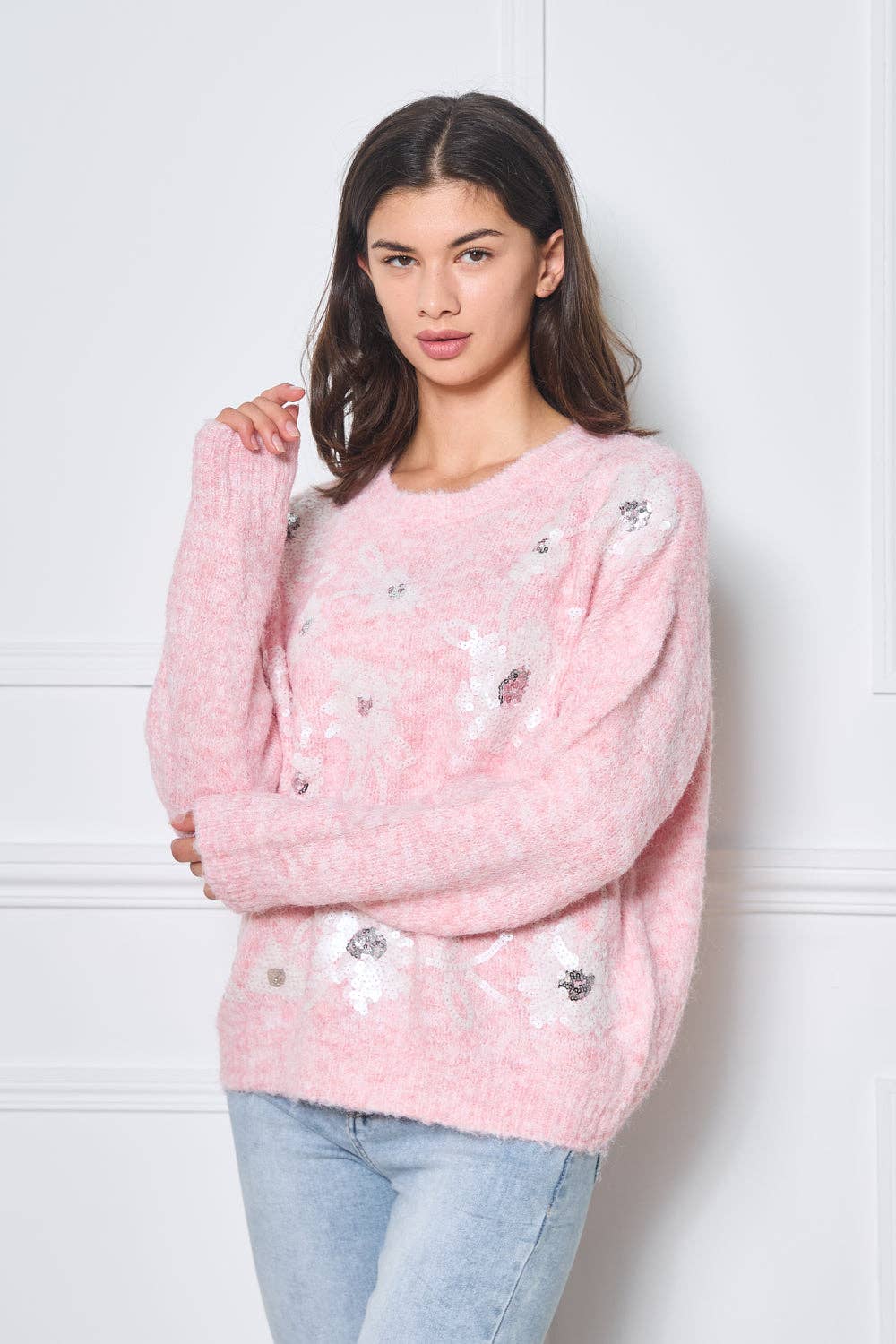 Mjuk stickad tröja med blommiga broderade strass - Färg: Rosa