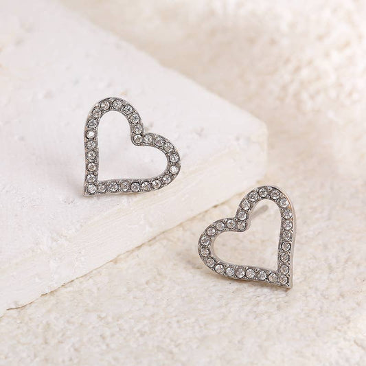 Silverörhängen med utskurna och strassprydda hjärtan