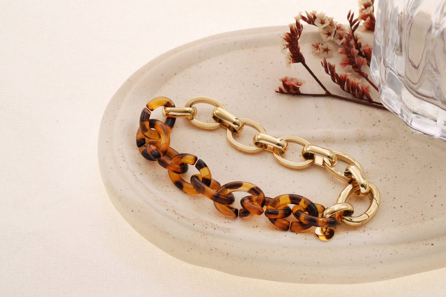 Halvtjockt Guldarmband – Klassisk möter Leopard