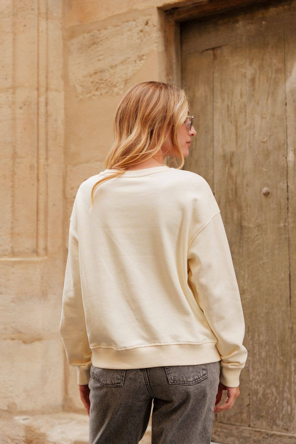 Sweatshirt med rund hals, hjärta: vit