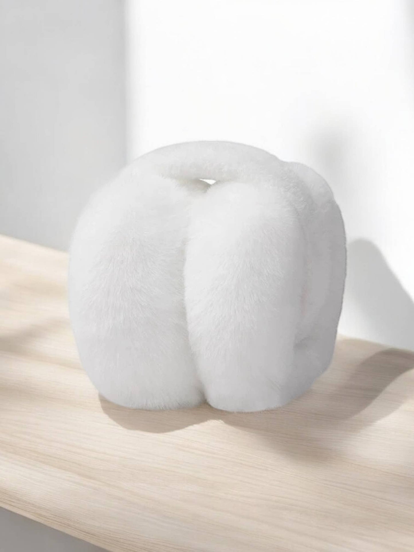 Öronskydd i fuskpäls: Vit