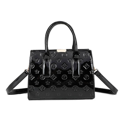 Stella handväska med gulddetaljer: Svart