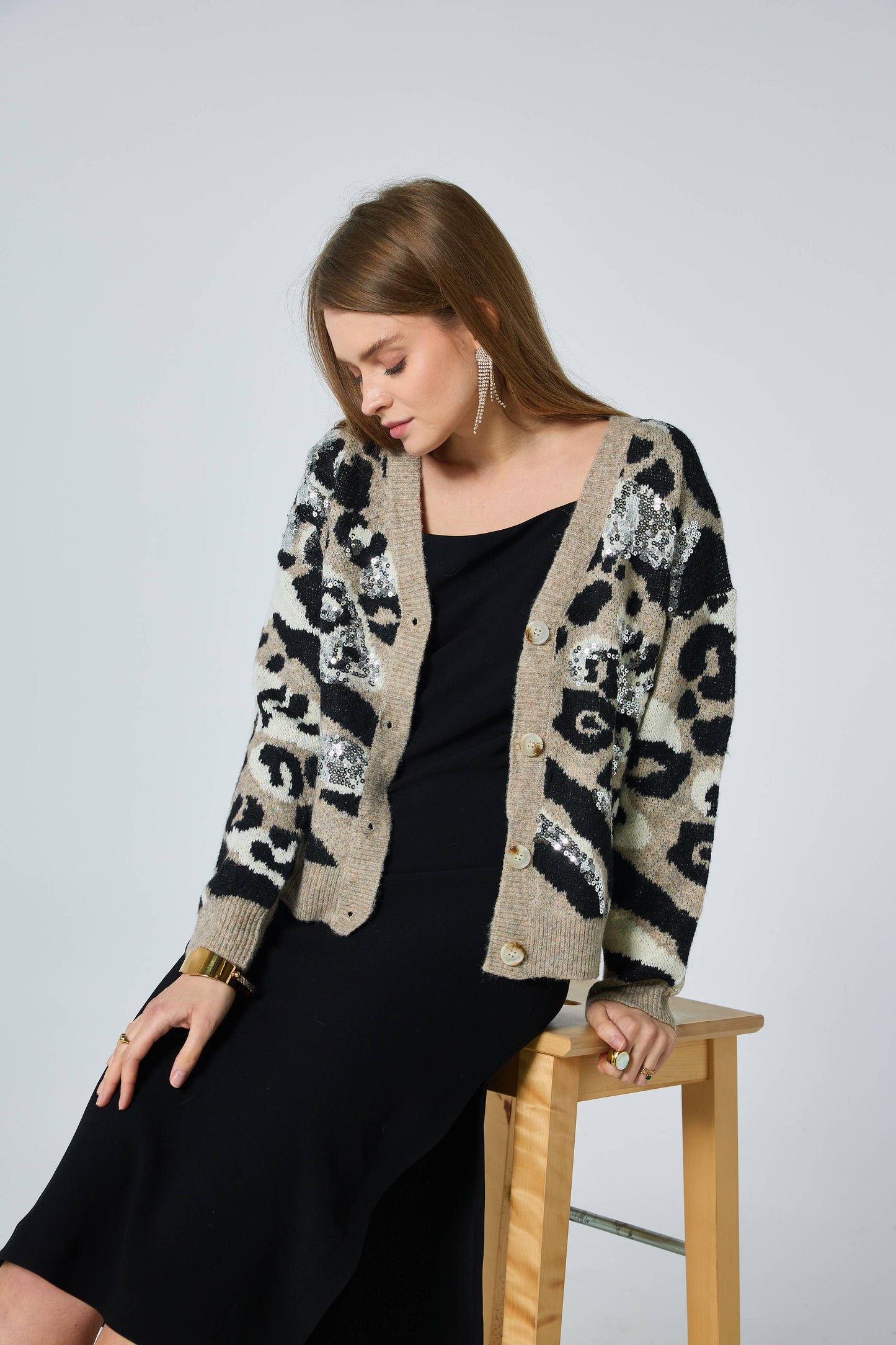 Leopardstickad kofta med strass - Beige