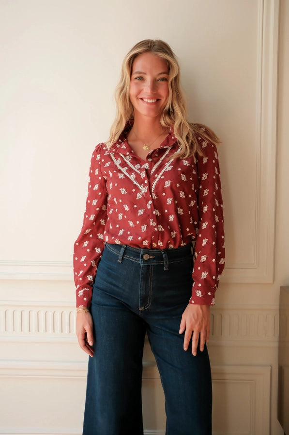 Bomullsblus med broderi och spets
