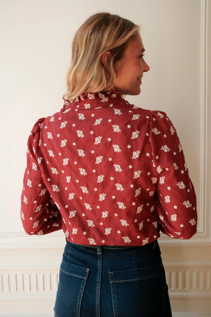 Bomullsblus med broderi och spets