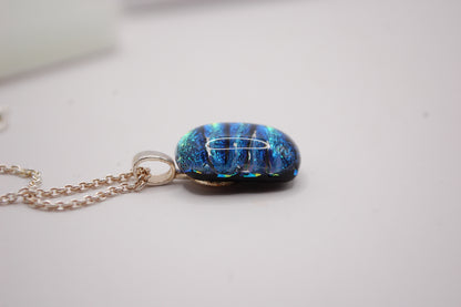 Halskedja - Litet Glashänge - Dichroic Glas - Regnbåge - Silver