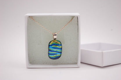 Halskedja - Litet Glashänge - Dichroic Glas - Regnbåge - Silver
