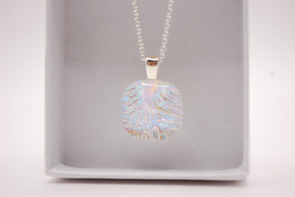 Halskedja - Litet Glashänge - Dichroic Glas - Pärlemor - Silver