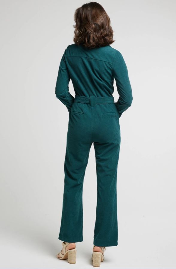 MADDY GRÖN - Långärmad jumpsuit med dragkedja och bälte