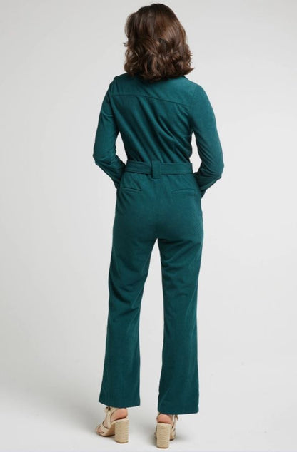 MADDY GRÖN - Långärmad jumpsuit med dragkedja och bälte