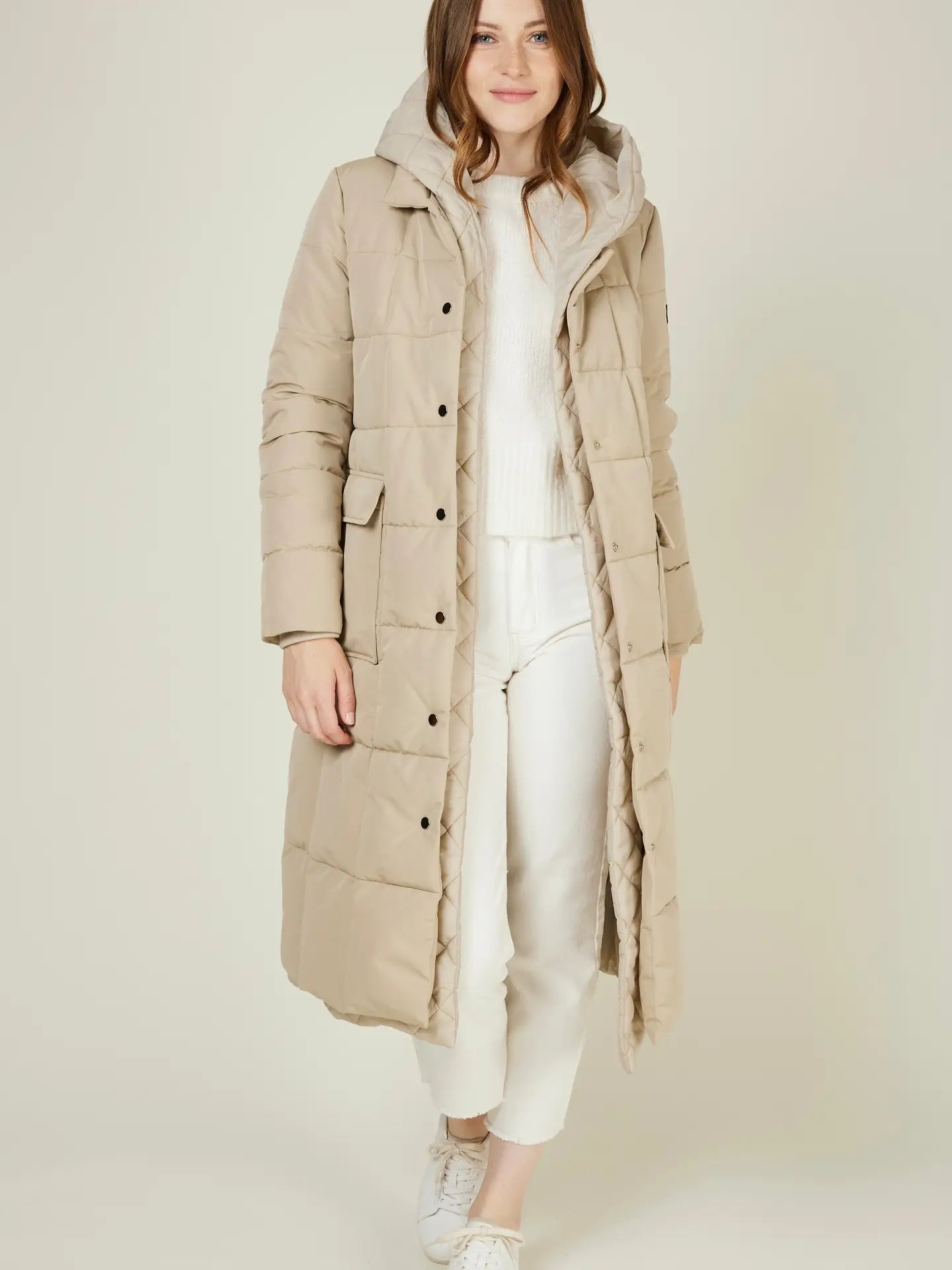 MONA - Lång pufferjacka med huva - Beige