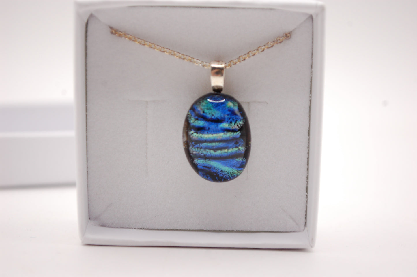 Halskedja - Litet Glashänge - Dichroic Glas - Blå / Grön - Silver