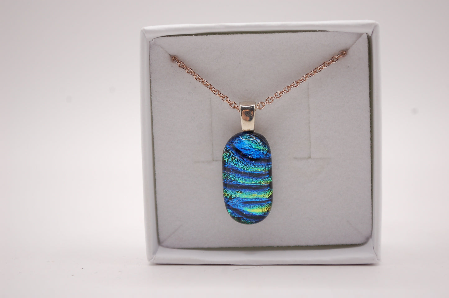 Halskedja - Litet Glashänge - Dichroic Glas - Blå - Silver