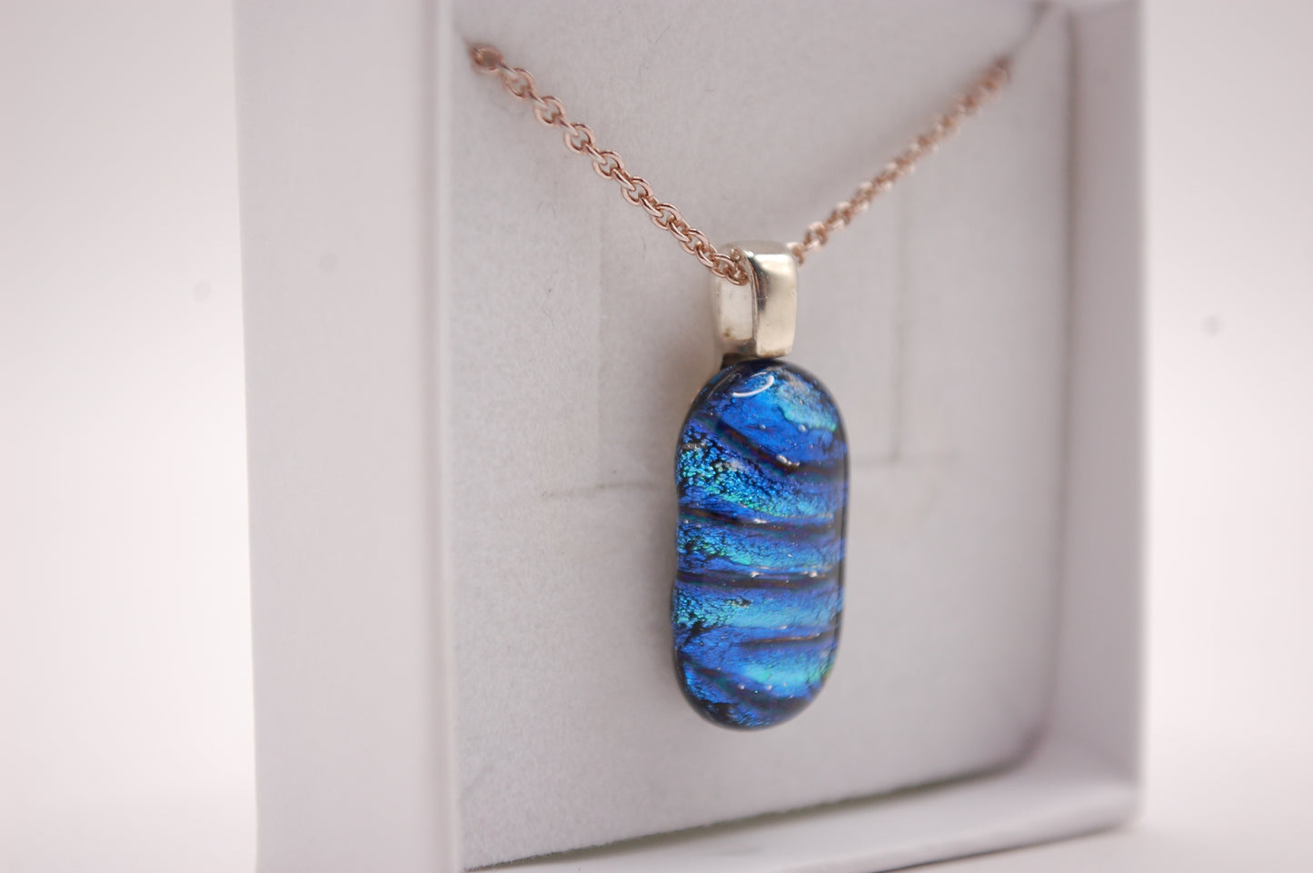 Halskedja - Litet Glashänge - Dichroic Glas - Blå - Silver