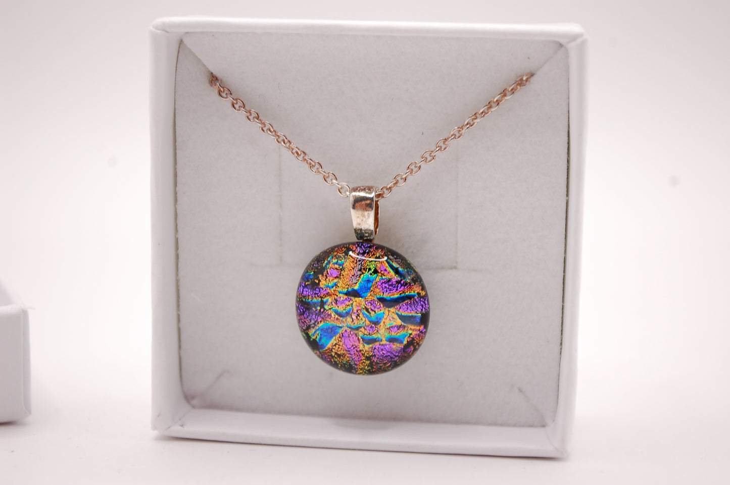 Halskedja - Litet Glashänge - Dichroic Glas - Rund Färgglad - Silver