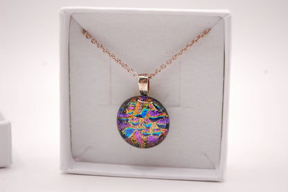 Halskedja - Litet Glashänge - Dichroic Glas - Rund Färgglad - Silver