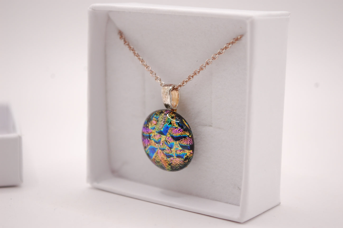 Halskedja - Litet Glashänge - Dichroic Glas - Rund Färgglad - Silver