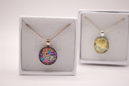 Halskedja - Litet Glashänge - Dichroic Glas - Rund Färgglad - Silver