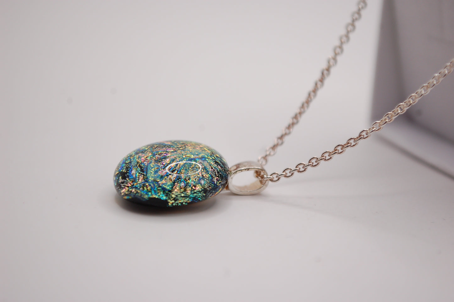 Halskedja - Litet Glashänge - Dichroic Glas - Färgglad - Silver