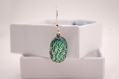 Par Örhängen - Dichroic Glas - Grön - Silver - Marianne Degener